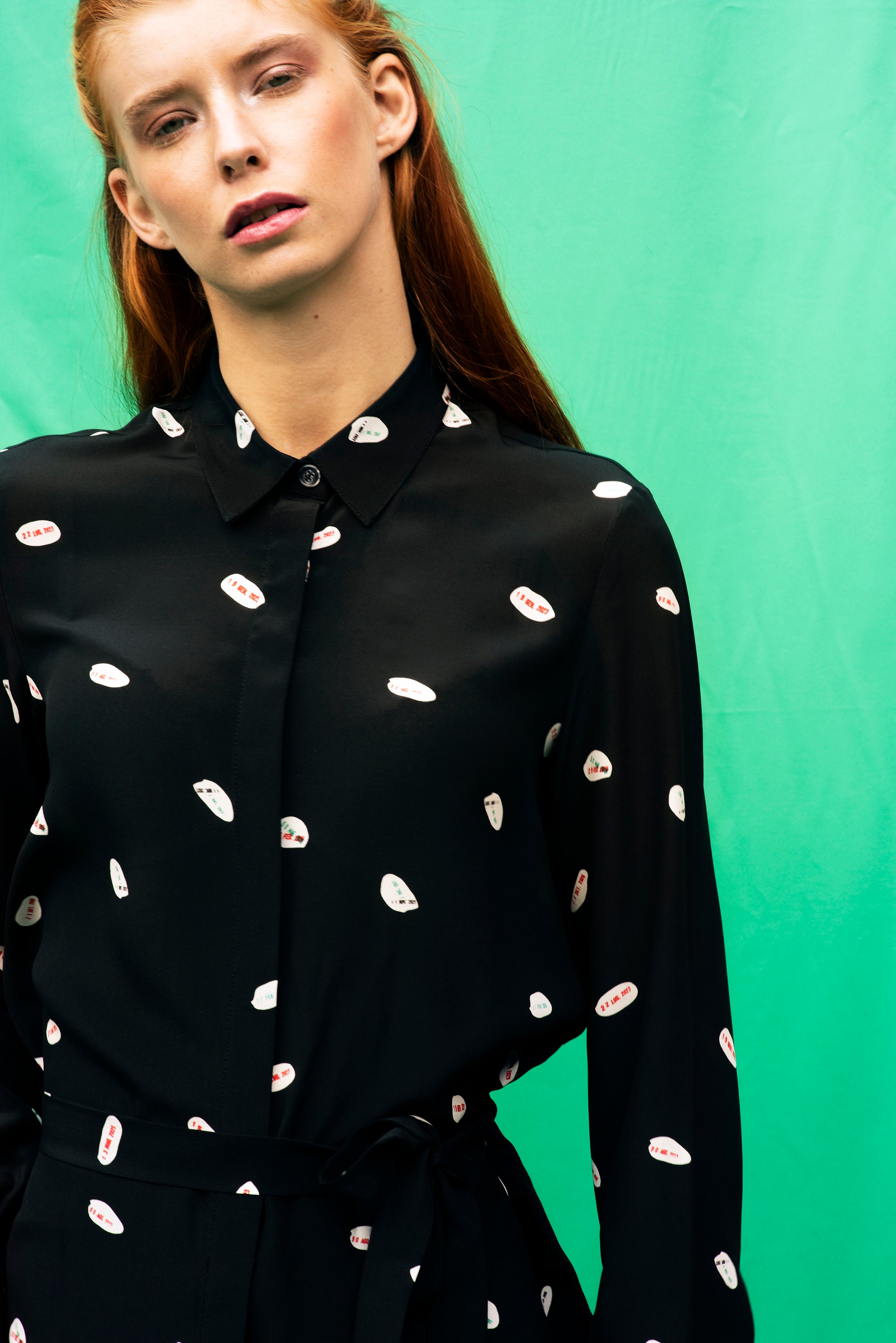 Luana Ga' silk shirt with printed dates on a black ground.The bow can be used also as a belt